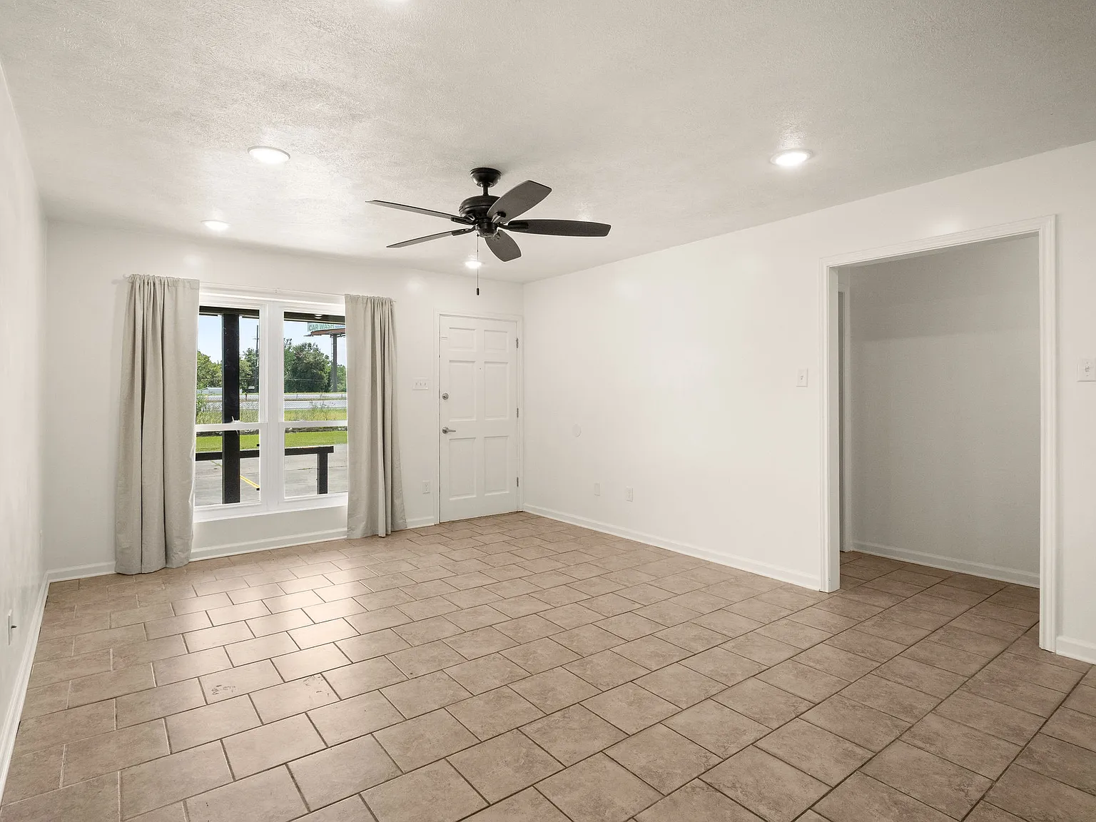 3322 Kingham Rd — Photo 2