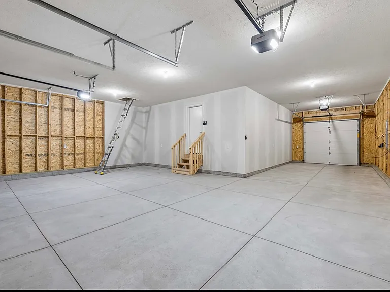 Castle Pine Dr — Photo 3