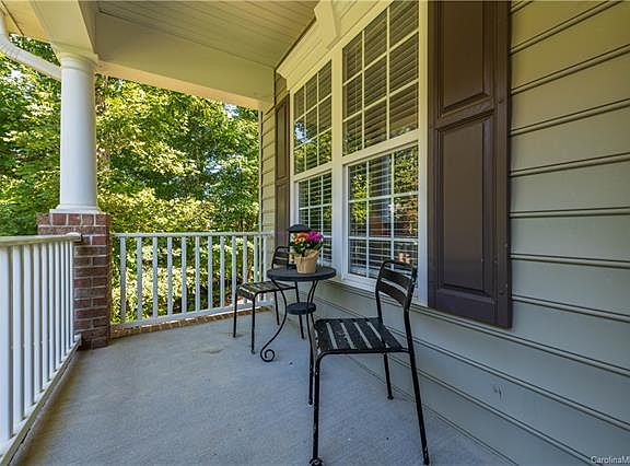 3rd image of 176 Herons Gate Dr