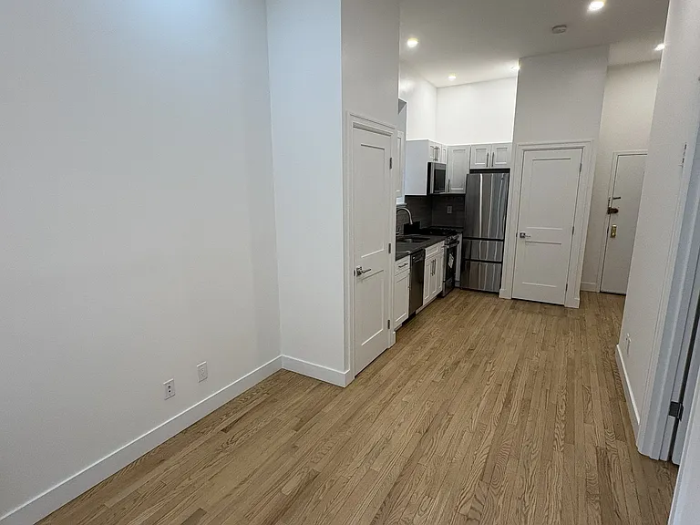 304 E 92nd St #1R — Photo 9