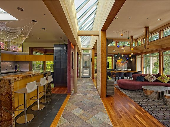 3rd image of 2875 Southey Point Rd