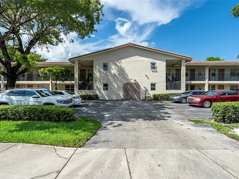 8705 NW 38th Dr #3A — Photo 2