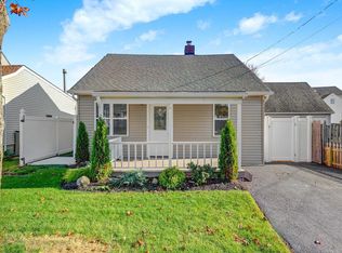 32 Taft Pl, Lindenhurst, NY 11757