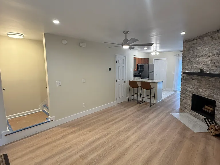 104 Friar Ln — Photo 6