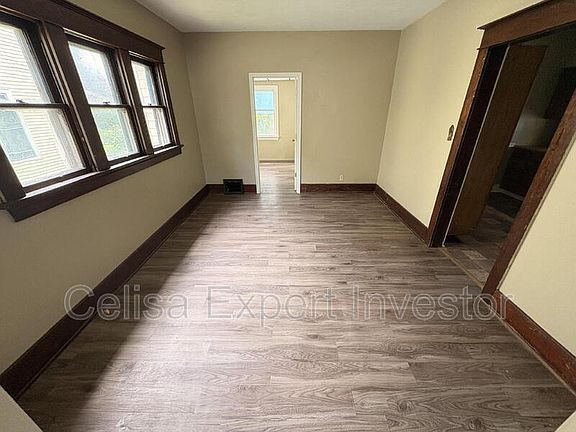 3rd image of 1353 Huestis Ave