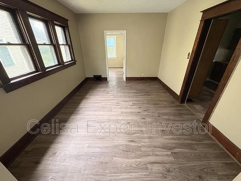 1353 Huestis Ave — Photo 3