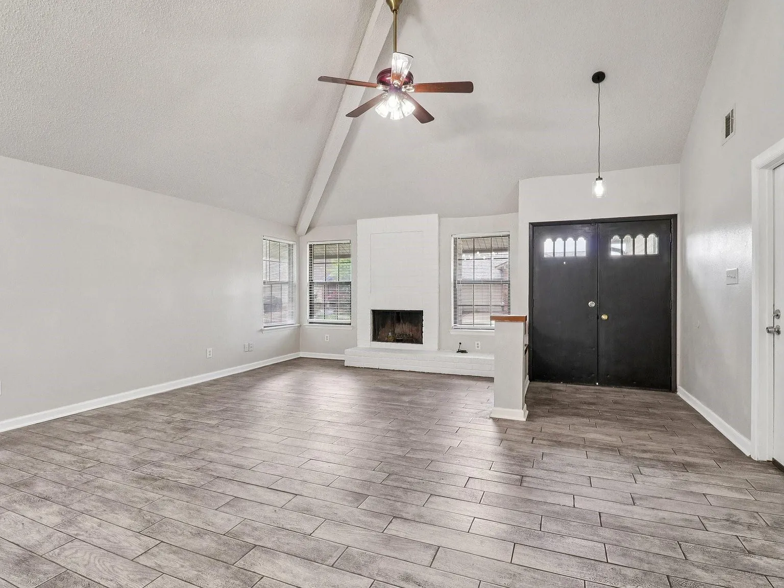 3 bed, 2.0 bath, 1802 sqft, $1,900 — Photo 4