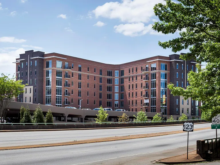 Rivers Edge Apartments — Photo 22