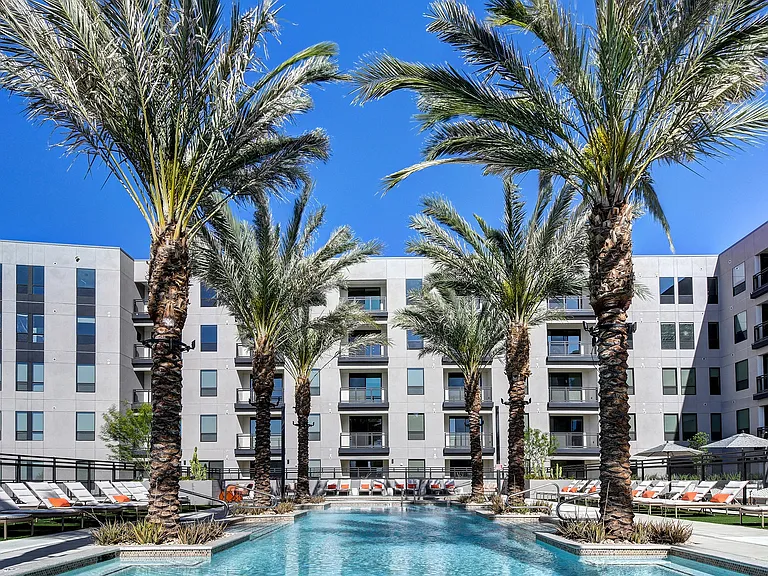 AVE Phoenix Terra — Photo 6