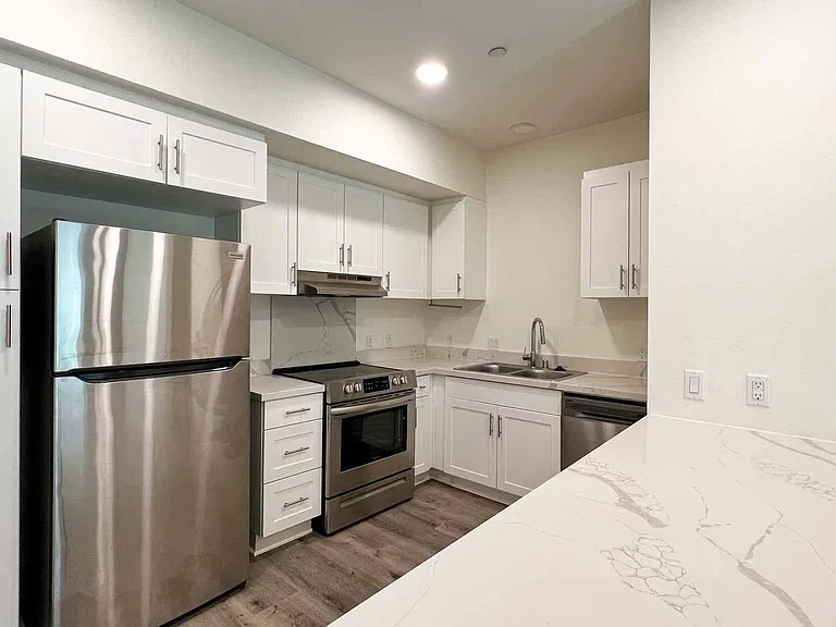 Ridgeway Apartments — Photo 13