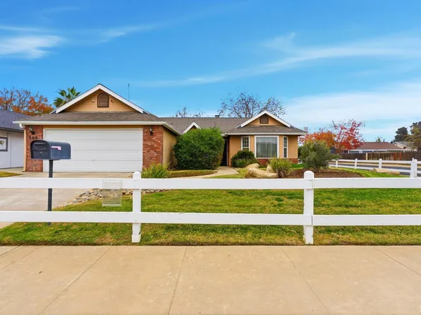 968 Lakewood Dr, Hanford, CA 93230