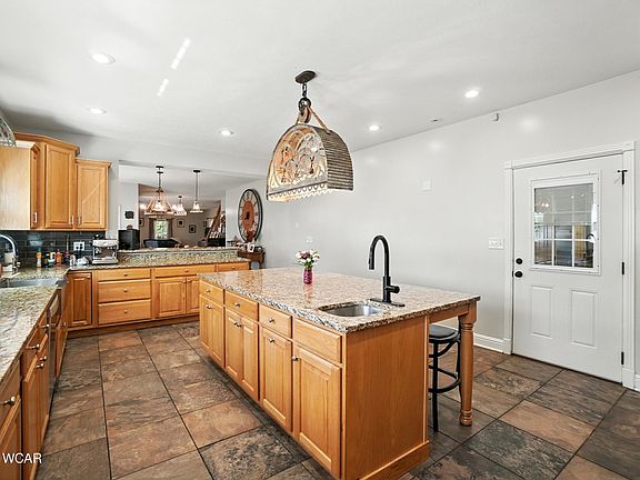 5th image of 602 Murray St