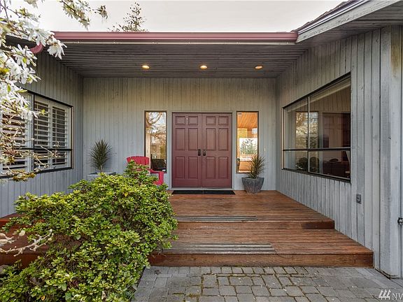 2nd image of 4414 NE 195th Pl