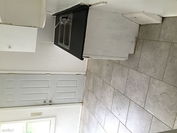 1225 Colonial kitchen