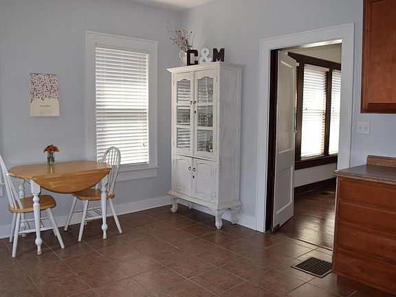 3rd image of 1522 Emoriland Blvd