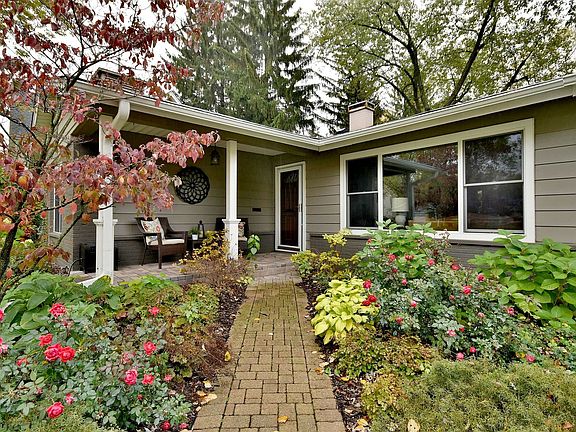 4th image of 6630 Blackstone Dr