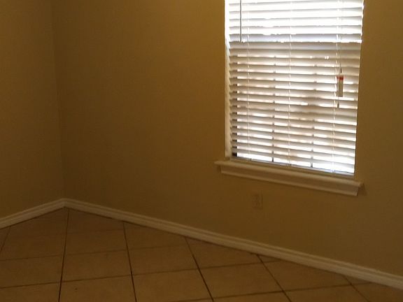 4th image of 2404 Doreen St