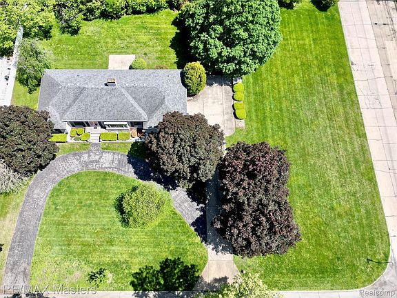 4th image of 1314 Hollywood Dr