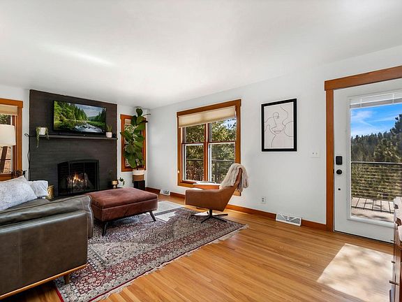 4th image of 39 Spring Ln