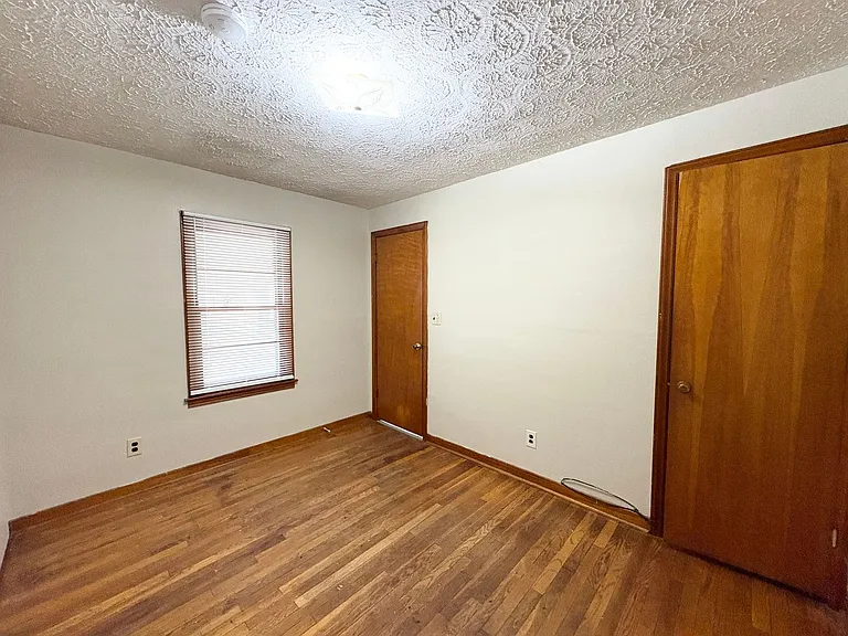 503 E Empire St — Photo 6
