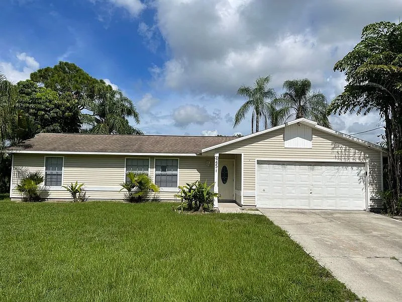 445 Candlewick Cir W