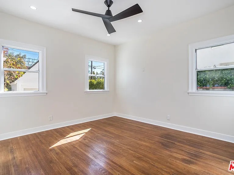 152 S Wetherly Dr — Photo 10