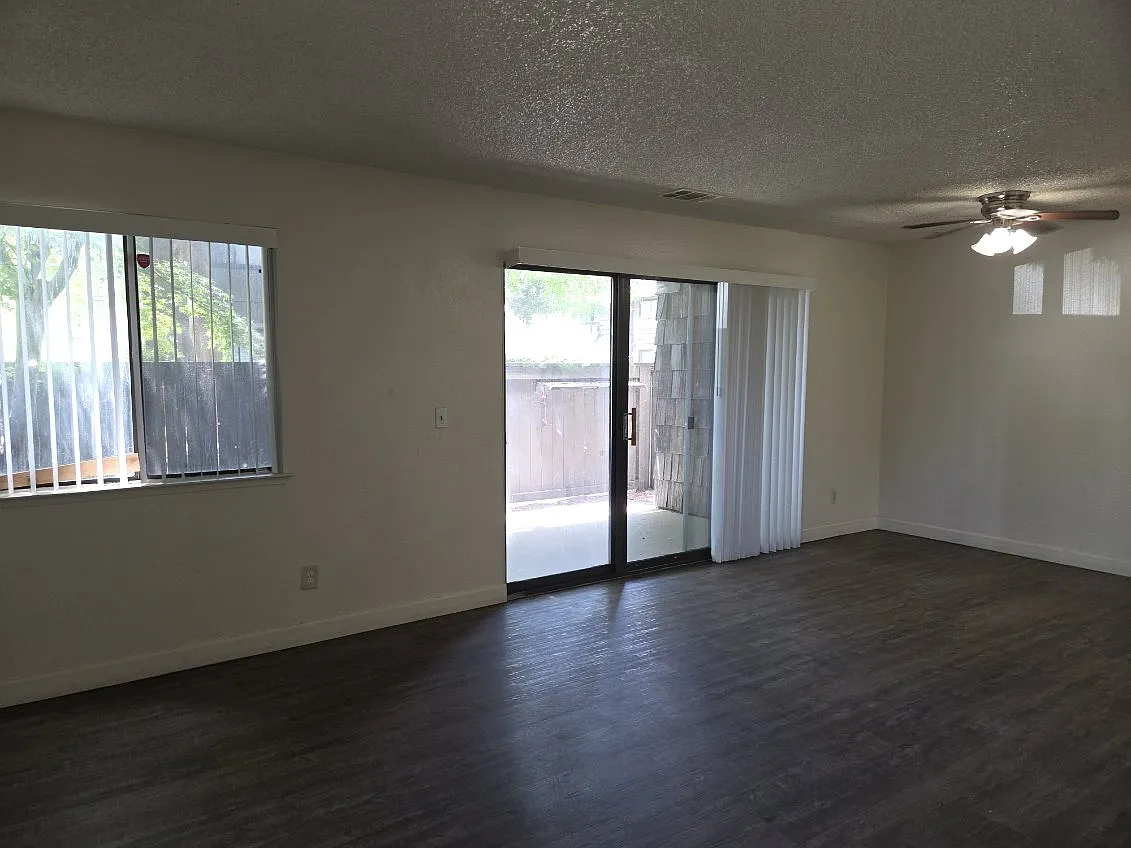 2 bed, 937 sqft, $1,195 — Photo 2