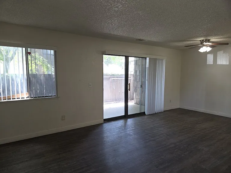 1190 S Winery Ave #128 — Photo 2