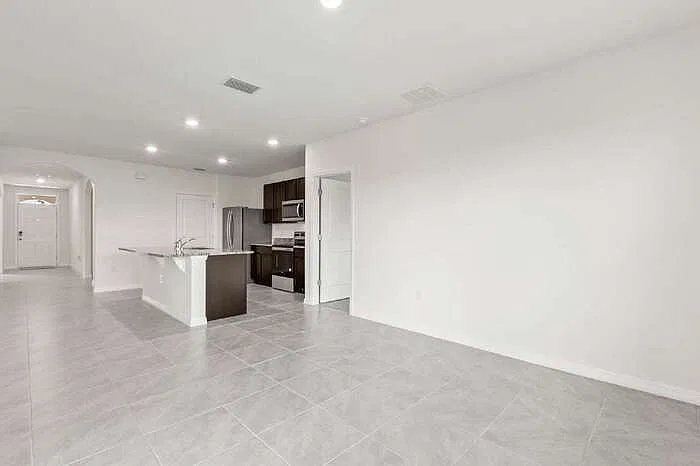 3 bed, 2.0 bath, 1672 sqft, $2,400 — Photo 4