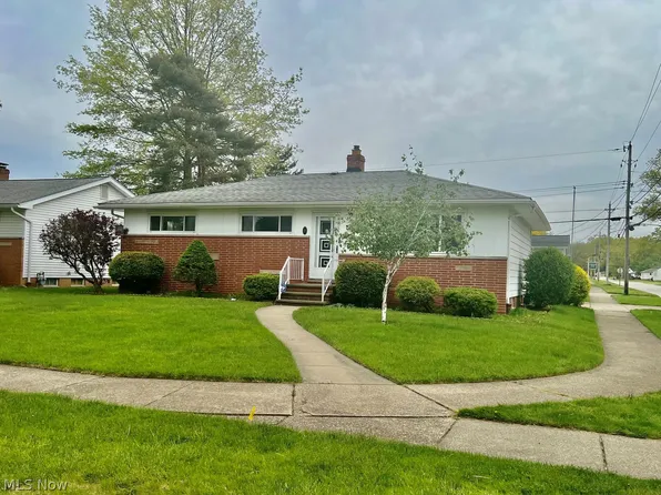 36 E Dartmoor Ave, Seven Hills, OH 44131