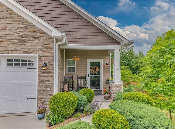 3rd image of 109 Foxtail Ct #8