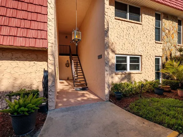 111 Buttonwood Cir #111, Seminole, FL 33777