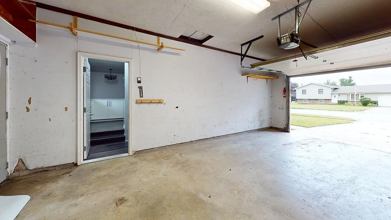 4 bed, 1784 sqft, $2,100 — Photo 3