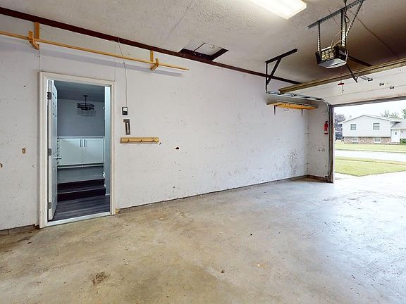 3rd image of 107 10th Ave
