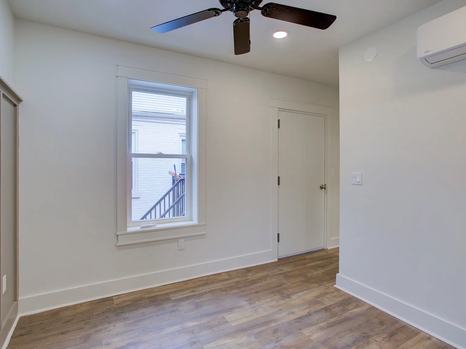 11 East Walnut Street - 2 — Photo 3