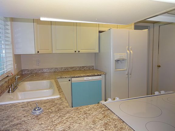 3rd image of 1224 Golfview Dr