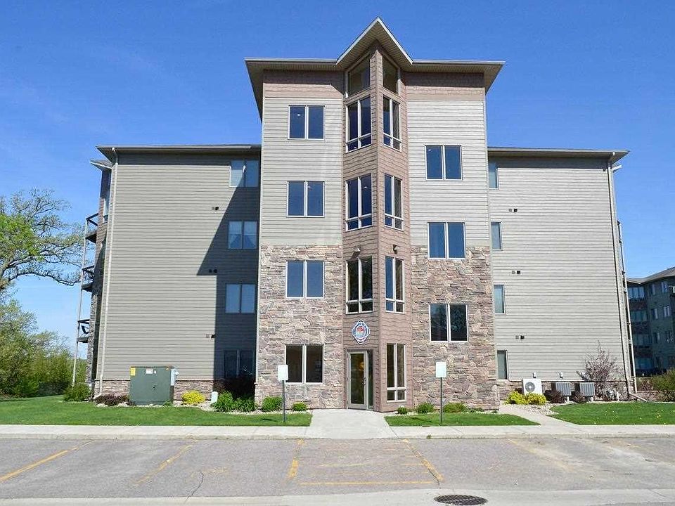 1st image of 425 240th Ave #400