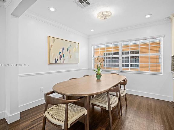 2nd image of 300 Manor Pl