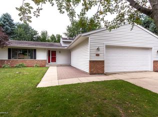 3403 Chalet View Ln NW, Rochester, MN 55901