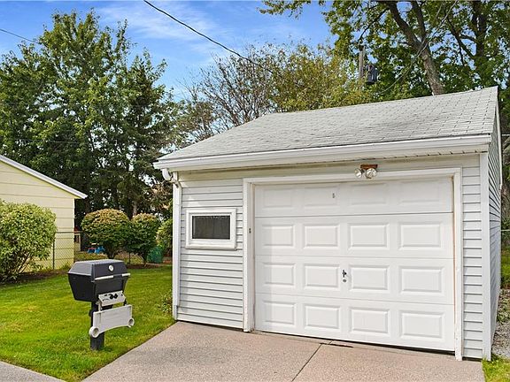 3rd image of 202 Abbington Ave