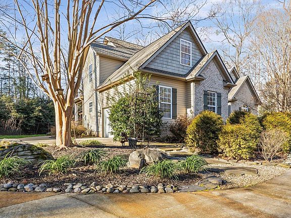 3rd image of 204 Cove Harbor Ct