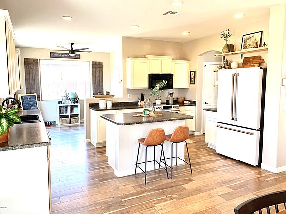 3rd image of 36180 W Vera Cruz Dr