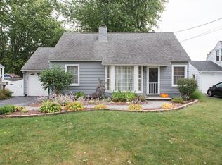114 Maple Ln, North Syracuse, NY 13212