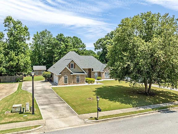 2nd image of 4146 Surrey Ln