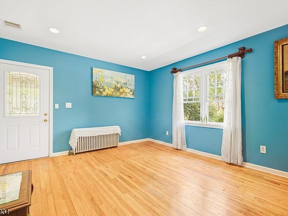 4th image of 17 Ballantine St