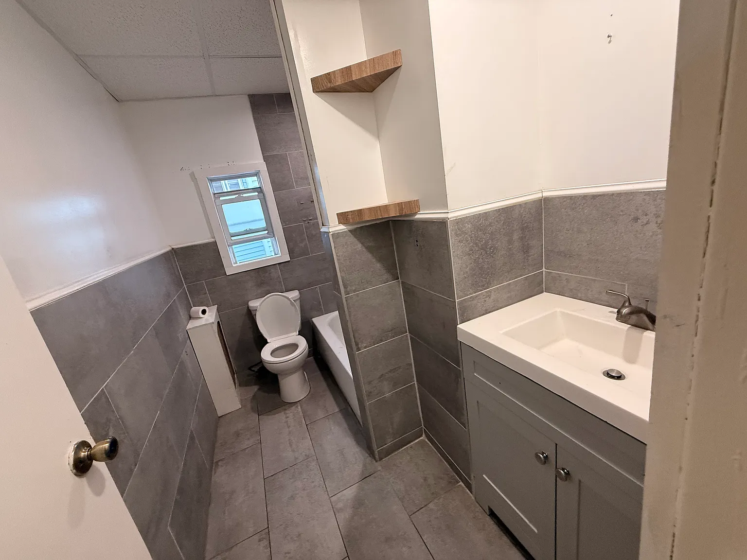 4 bed, $2,300 — Photo 3
