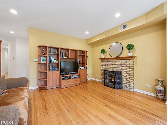 4th image of 7315 N Honore St #1