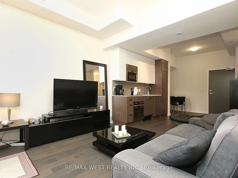 17 Dundonald St #309 — Photo 4