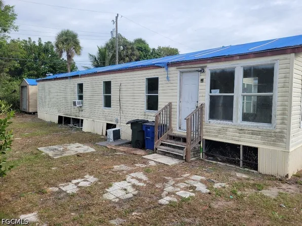 12040 Live Oak Dr, Fort Myers, FL 33908