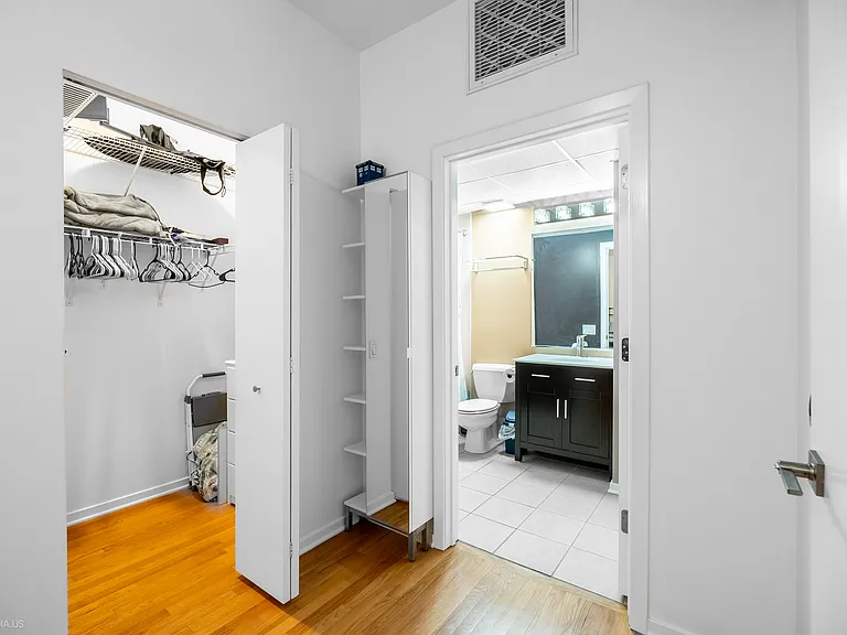 6 E Monroe St #1503 — Photo 8